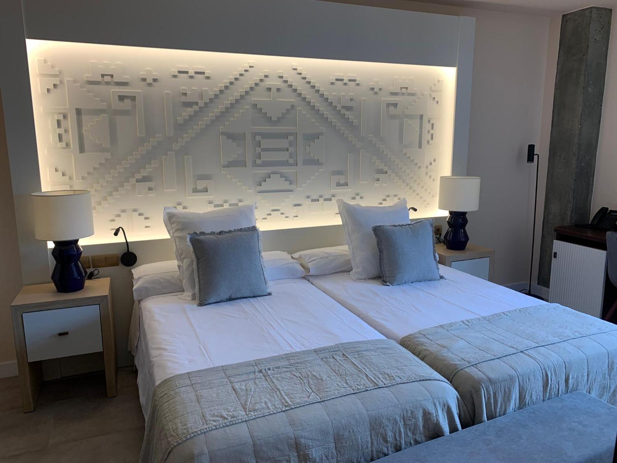 Deluxe Room,1592875735:JPEG