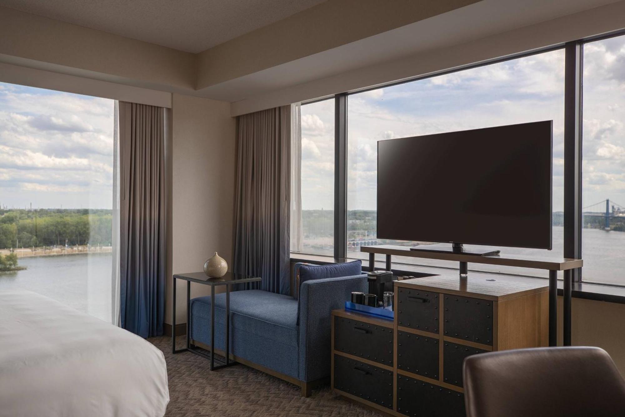 Corner King Room